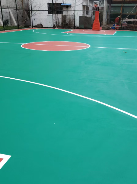汉滨 球场长期使用易出现地面开裂